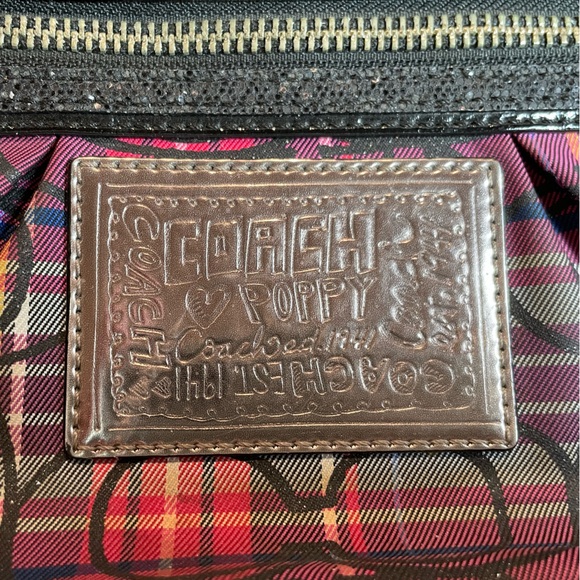 Coach Poppy Wristlet - Picture 4 of 5